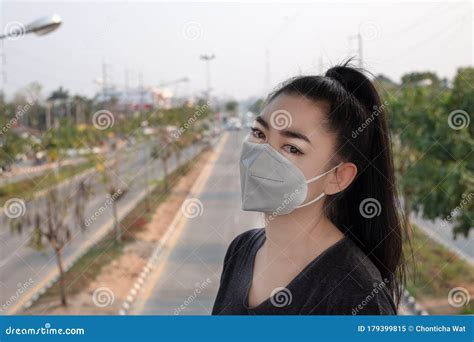 Camisa Preta Colocada Sobre Colocar Uma M Scara Respirat Ria N Para