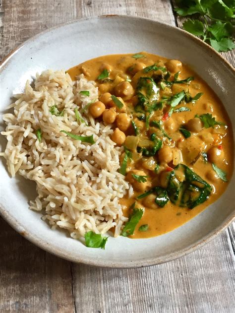 Easy Chickpea Mushroom And Spinach Curry Recipe Keep It Simpelle