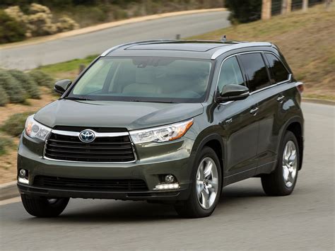 10 Best Used Three-Row SUVs Under $25,000 - Kelley Blue Book