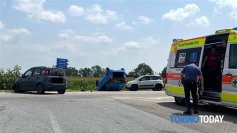 Cambiano Incidente Stradale Auto Ribaltata Due Donne Ferite 18