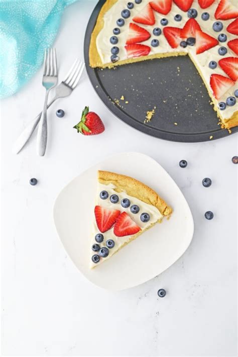 Patriotic Fruit Pizza - Modern Mom Life