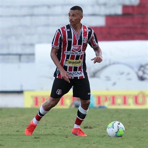 Confian A Contrata Lateral Esquerdo Eduardo Confian A Ge