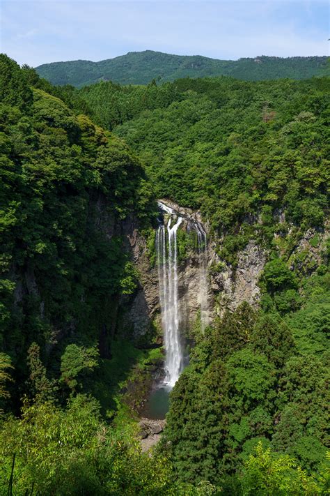 67新緑の滝を撮る・大分県宇佐市安心院の福貴野の滝 「らくあれば、らくばっかり」