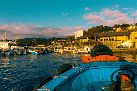 Blue Canoe Near Dock · Free Stock Photo