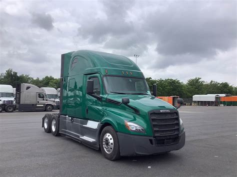 2019 Freightliner Cascadia Sleeper Semi Truck 72 Raised Roof