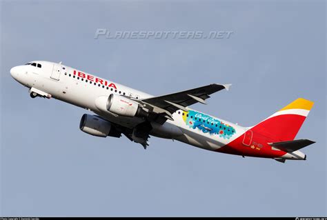 EC IZR Iberia Airbus A320 214 Photo by Dominik Csordás ID 1413871