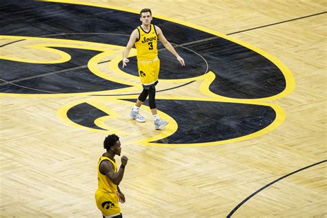 Iowa Men S Basketball S Jordan Bohannon Regaining Confidence After