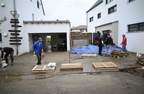 Bereits Vier Tote Bei Hochwasser In S Ddeutschland Deutschland Vol At