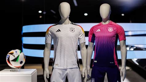 Fu Ball Leipzig Trainer Ber Pinkes Dfb Trikot Geschmackssache