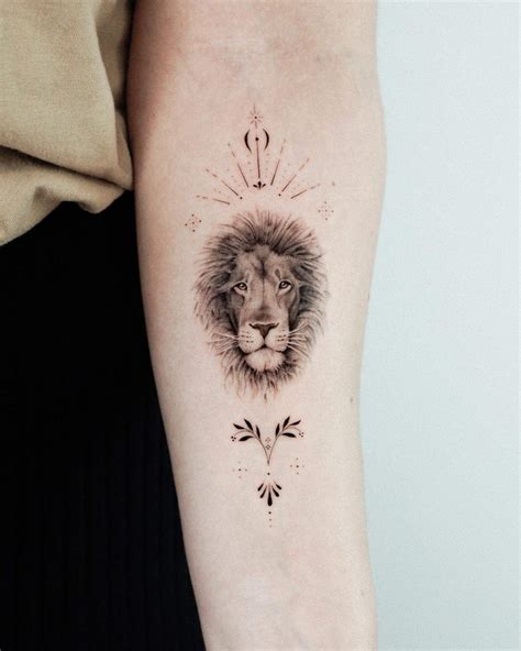 Aggregate more than 53 lion tattoo on - in.cdgdbentre