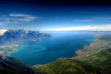 Lake Geneva Region A Lake With Atmosphere And Charm