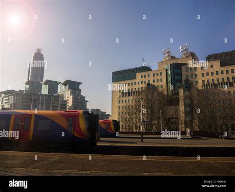 Mi5 building london hi-res stock photography and images - Alamy