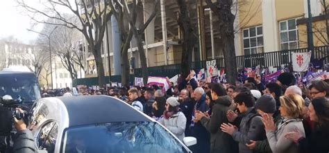 Imagini Cutremuratoare La Firenze Astori Condus Pe Ultimul Drum De