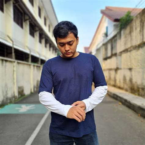 Mix And Match Warna Navy Yang Cocok Untuk Berbagai Acara Tshirtbar