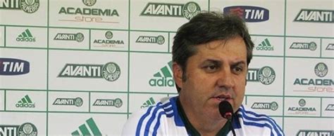 Em time que está ganhando se mexe sim Kleina muda ditado no Palmeiras