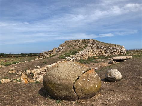 La Pyramide Du Mont D Accoddi Sardaigne