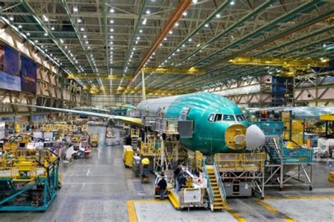 Boeing Begins Using Moving Assembly Line For 777 Jetliners