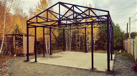 Металлокаркас будущего гаража из сэндвич-панелей 6*6 двухскатная крыша ...