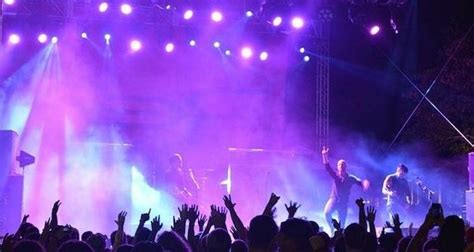 Has a concert mentality replaced worship at church? - Metro Voice News
