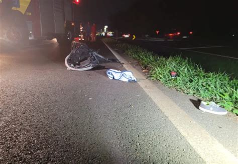 Mulher e dois filhos morrem após serem atropelados em rodovia