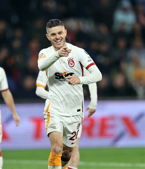 Peşindeyiz Galatasaray on Twitter Milot Rashicanın menajeri Altın