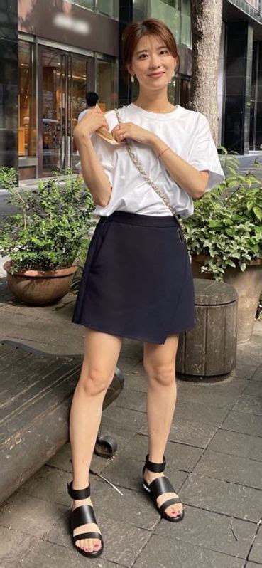 Newscaster Kyoko Japanese Beauty Beautiful Legs Skater Skirt Girl