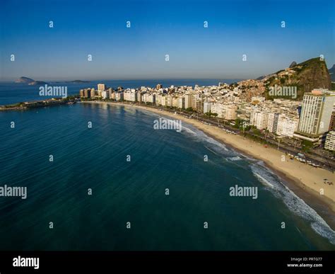 La playa más famosa del mundo La playa de Copacabana La ciudad de Río