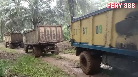 Mobil Gerdang Di Tarik Mobil Gerdang Di Jalan Berlumpur Youtube