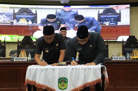 DPRD Luwu Timur Dan Pemda Tandatangan Persetujuan Bersama Ranperda APBD