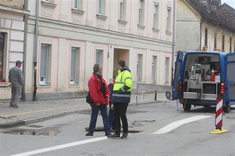 Galerija Zbog obilnih kiša došlo je do ulegnuća ceste u središtu