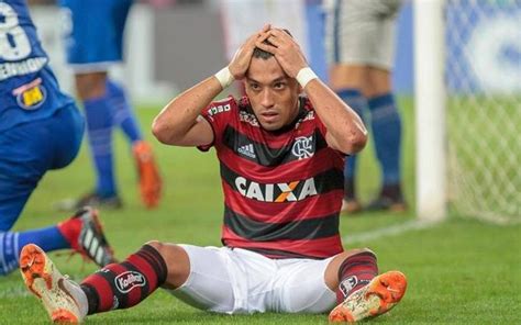 Flamengo Receberá Nova Investida Do Santos Por Fernando Uribe Coluna