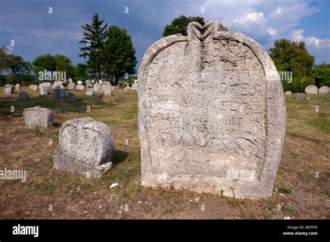 Historischer Ungarischer Friedhof Fotos Und Bildmaterial In Hoher