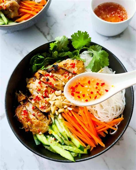 Vietnamese Vermicelli Noodle Bowl With Lemongrass Chicken Artofit