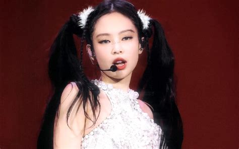 【8k修复顶级画质】人间香奈儿 金珍妮（jennie）190123 Solo Gaon Chart 颁奖典礼 红玫瑰 Bilibili B站 无水印视频解析——yiuios易柚斯