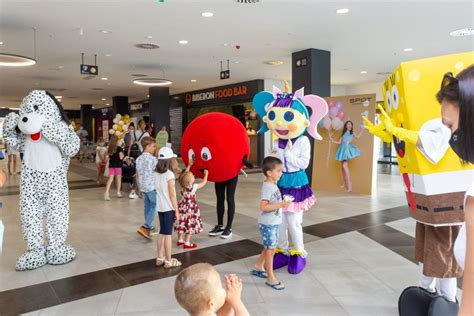 1 ROĐENDAN SPOT SHOPPING MALL U MAKARSKOJ Uz brojna senzacionalna