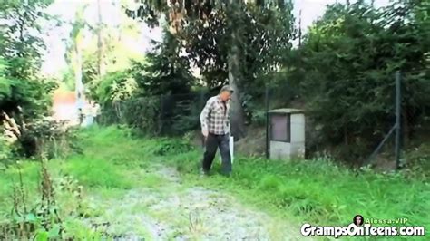 Horny Babe Fucked Outdoors HD