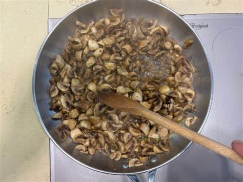 Ricetta Funghi Champignon In Padella La Ricetta Di GialloZafferano