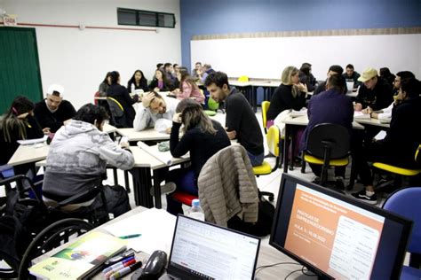 Alunos Do Curso De Administra O Desenvolvem Planos De Neg Cios Para