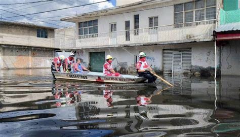 Estado de México Chalco a 20 días bajo el agua podrida En lanchas