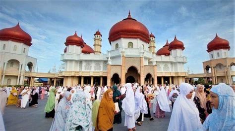 Begini Suasana Pelaksanaan Shalat Idul Adha Hijriah Di Masjid