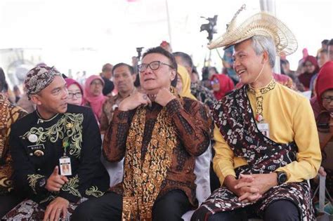 Kenalkan Ragam Budaya Ganjar Pakai Baju Adat NTT Di Launching MPP Batang