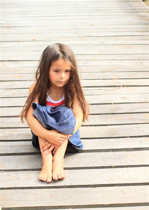 Petite Fille Triste Image Stock Image Du Triste Mignon 33269731