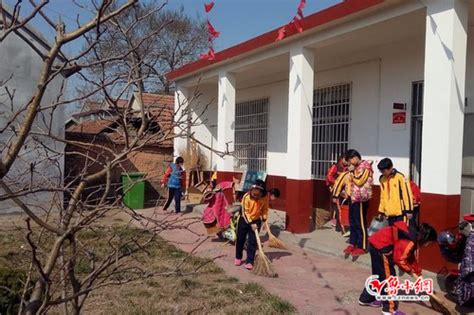 桓台县荆家镇陈桥小学开展 “学雷锋·我为社区添光彩”志愿服务活动鲁中网