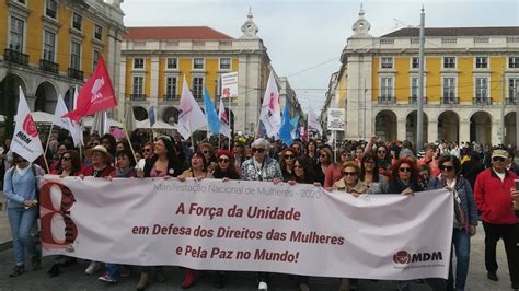 Mulheres Manifestaram Se Em Lisboa Pela Igualdade E Pela Paz No Mundo