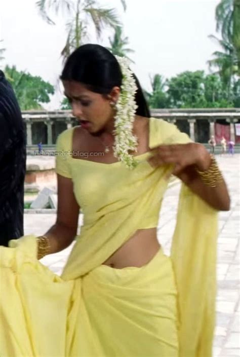 Bhumika Chawla Bares Midriff Navel In Sari Jr Ntr Movie Hd Stills Caps