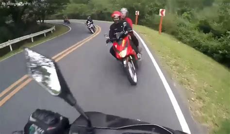 Youtube Viral Motociclista Invade Carril Contrario E Impacta Contra