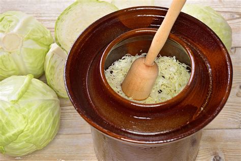 7 Amazing Health Benefits of Sauerkraut (And a DIY Recipe!)