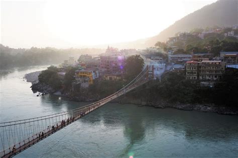 Laxman-Jhula-in-Rishikesh-India | Tale of 2 Backpackers