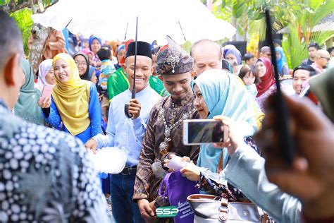 Adab Semasa Menghadiri Majlis Perkahwinan Yang Ramai Terlepas Pandang