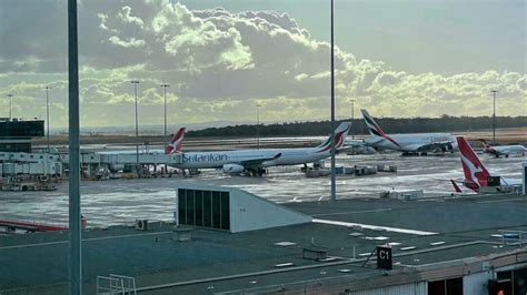 FLIGHT REVIEW Tow Bar Pin Breaks On Melbourne To Sydney Qantas Economy